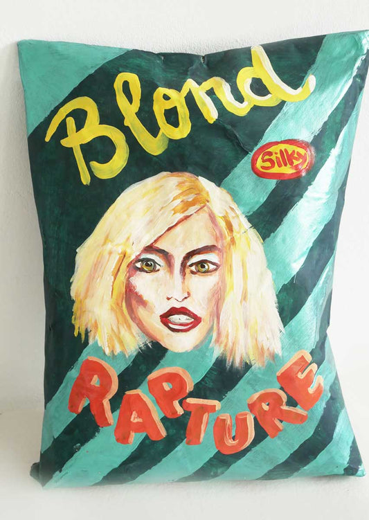 Silky, Blondie